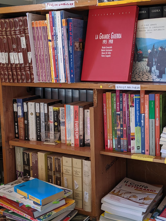 La biblioteca dell'IISS Giudici Saetta e Livatino, al primo piano del plesso centrale di Ravanusa